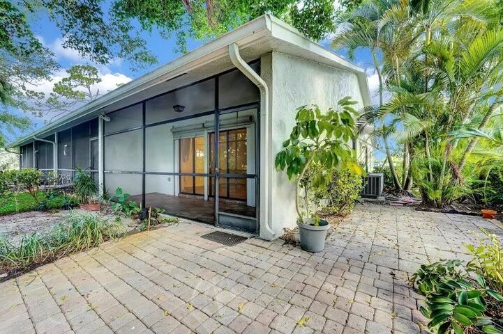 For Sale: $290,000 (2 beds, 2 baths, 1020 Square Feet)