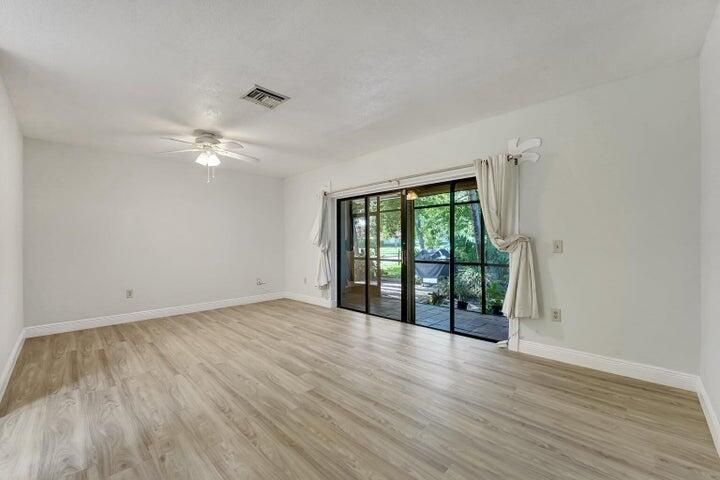 For Sale: $290,000 (2 beds, 2 baths, 1020 Square Feet)