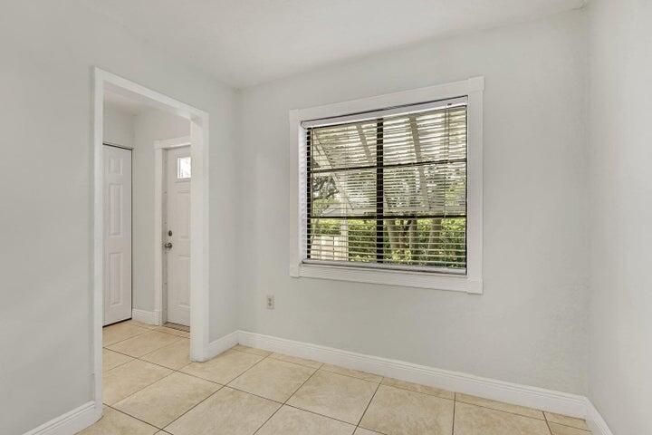 For Sale: $290,000 (2 beds, 2 baths, 1020 Square Feet)