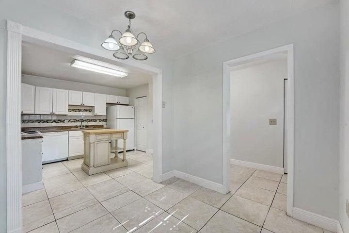 For Sale: $290,000 (2 beds, 2 baths, 1020 Square Feet)