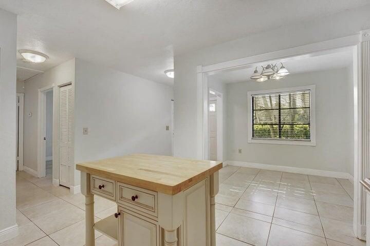 For Sale: $290,000 (2 beds, 2 baths, 1020 Square Feet)