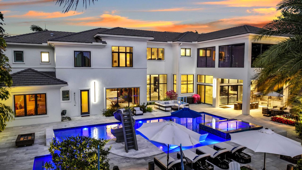 Recently Sold: $5,750,000 (6 beds, 7 baths, 8024 Square Feet)