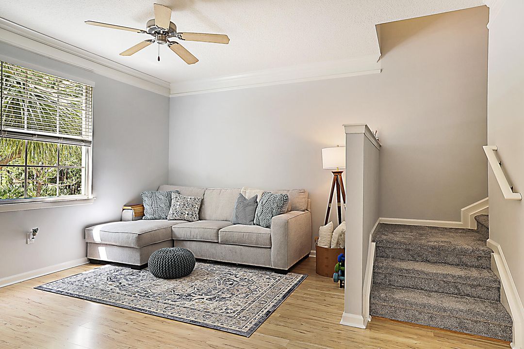 待售: $370,000 (2 贝兹, 2 浴室, 1344 平方英尺)