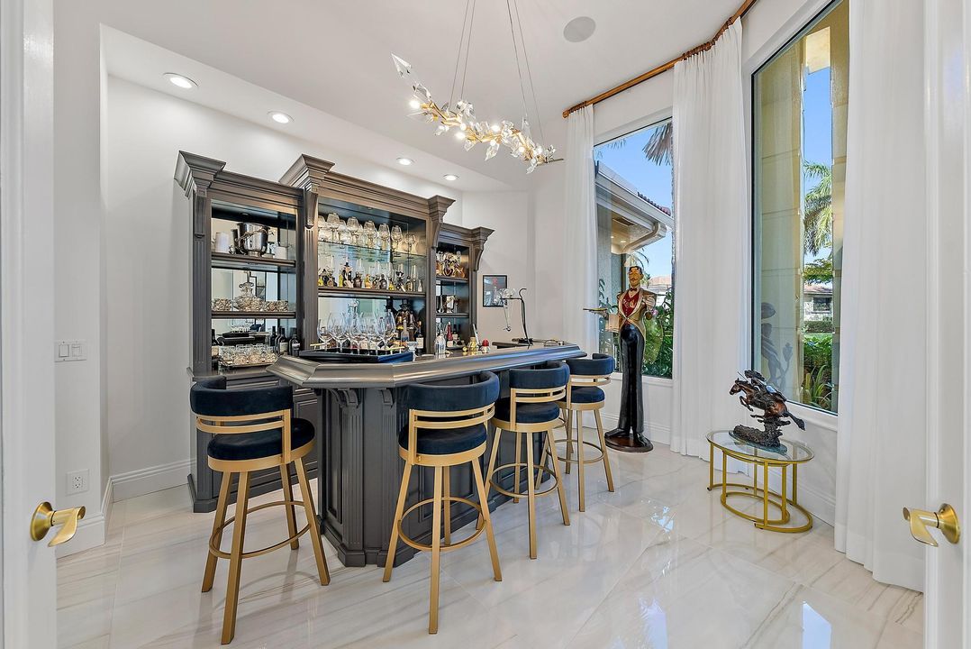 出租: $23,500 (5 贝兹, 5 浴室, 5382 平方英尺)