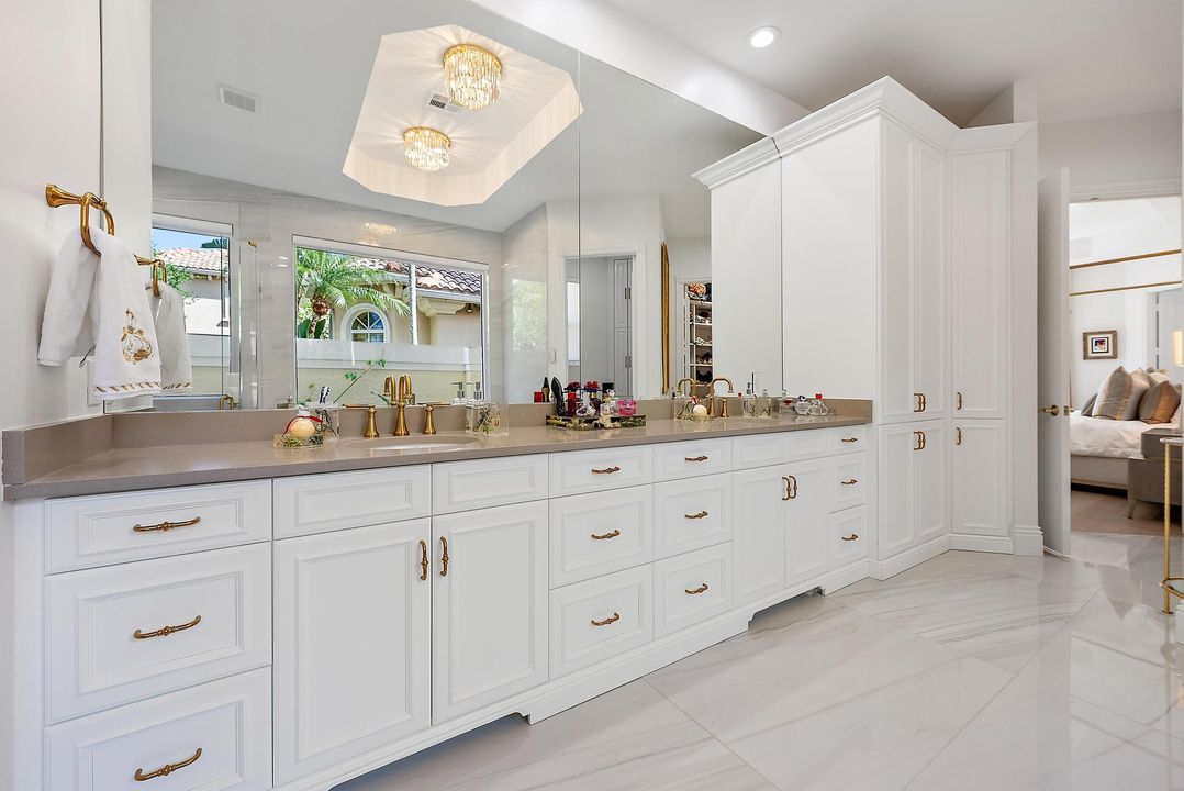 出租: $23,500 (5 贝兹, 5 浴室, 5382 平方英尺)