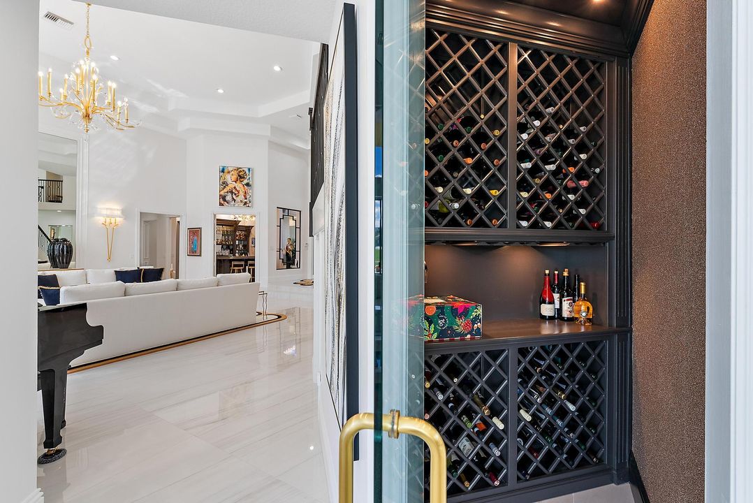 出租: $23,500 (5 贝兹, 5 浴室, 5382 平方英尺)