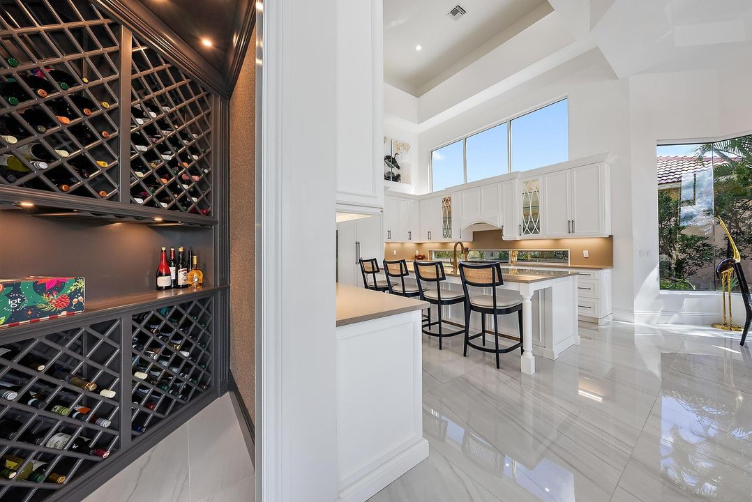 出租: $23,500 (5 贝兹, 5 浴室, 5382 平方英尺)