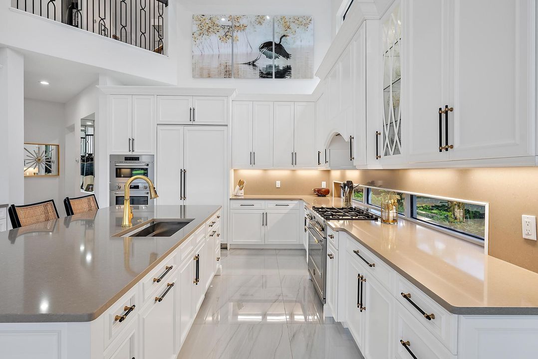 出租: $23,500 (5 贝兹, 5 浴室, 5382 平方英尺)