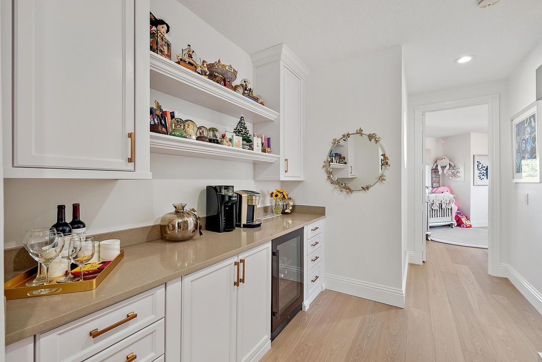 出租: $23,500 (5 贝兹, 5 浴室, 5382 平方英尺)