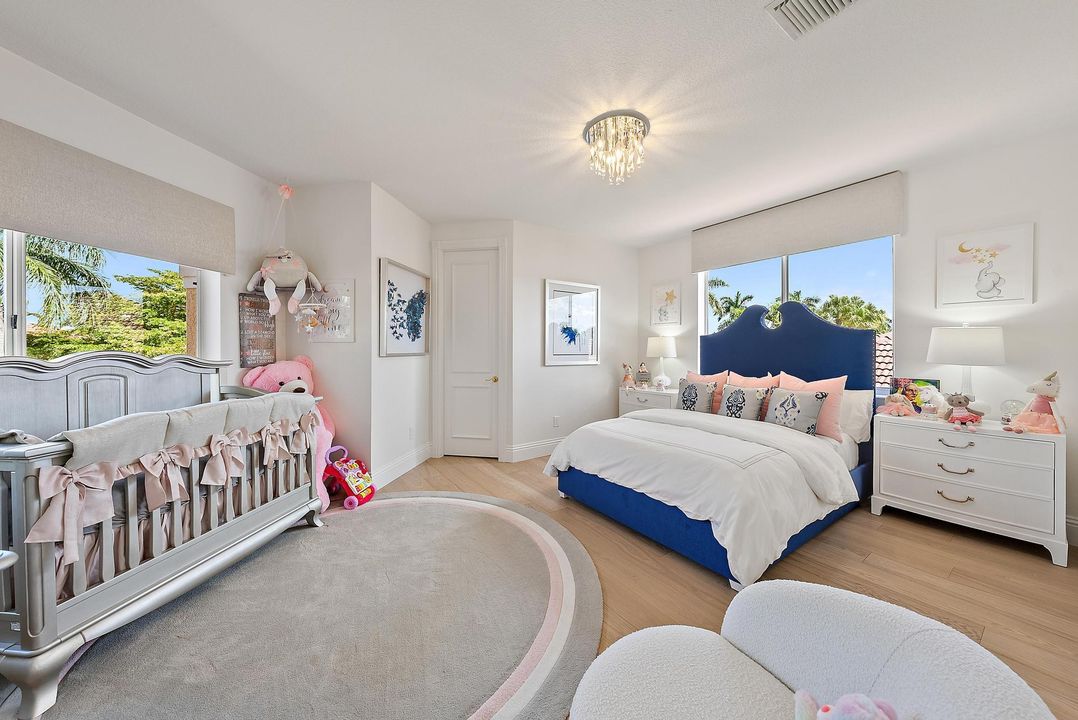 出租: $23,500 (5 贝兹, 5 浴室, 5382 平方英尺)