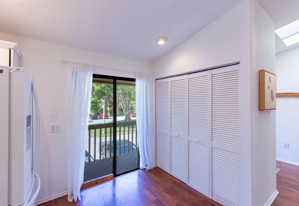 合同活跃: $325,000 (3 贝兹, 2 浴室, 1300 平方英尺)