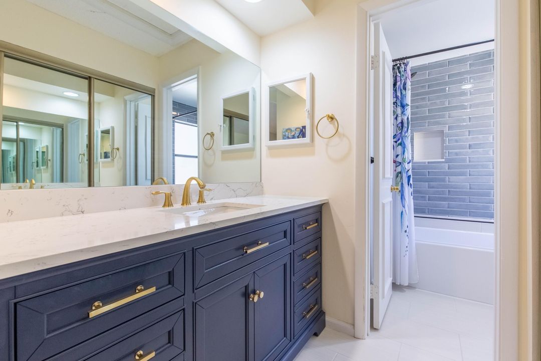 合同活跃: $325,000 (3 贝兹, 2 浴室, 1300 平方英尺)