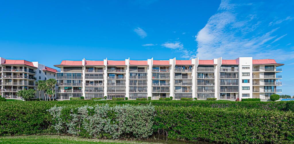 На продажу: $296,000 (2 спален, 2 ванн, 1047 Квадратных фут)