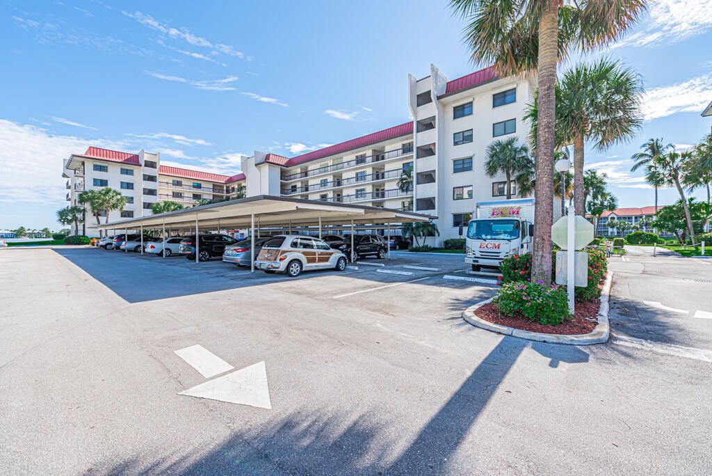 На продажу: $296,000 (2 спален, 2 ванн, 1047 Квадратных фут)