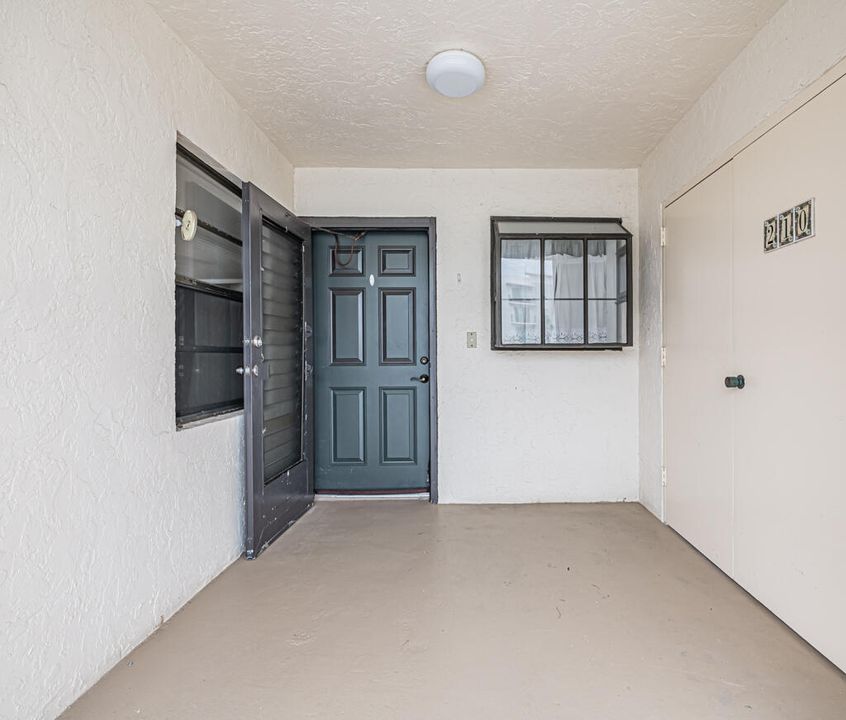 На продажу: $296,000 (2 спален, 2 ванн, 1047 Квадратных фут)