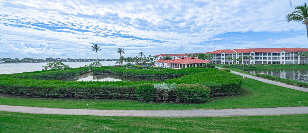 На продажу: $296,000 (2 спален, 2 ванн, 1047 Квадратных фут)