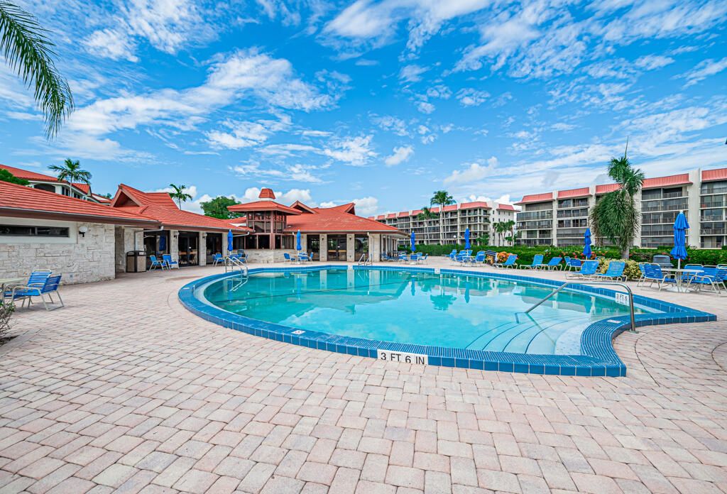 На продажу: $296,000 (2 спален, 2 ванн, 1047 Квадратных фут)