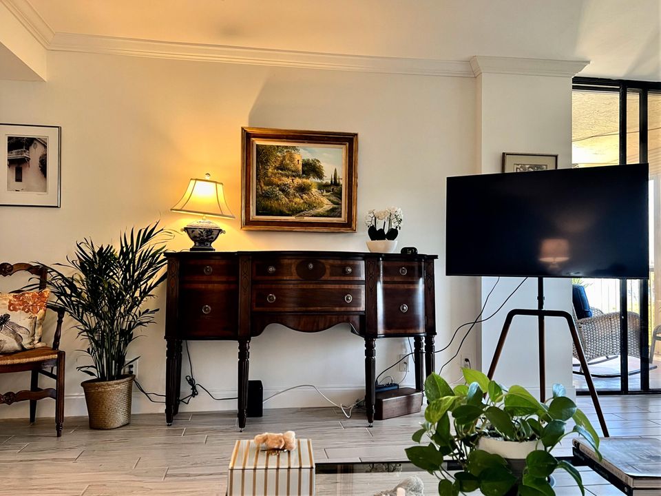 На продажу: $296,000 (2 спален, 2 ванн, 1047 Квадратных фут)