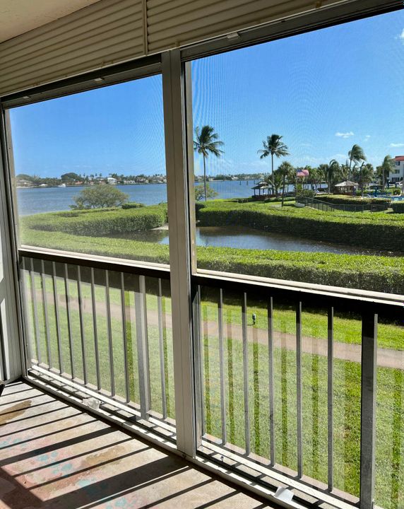 На продажу: $296,000 (2 спален, 2 ванн, 1047 Квадратных фут)