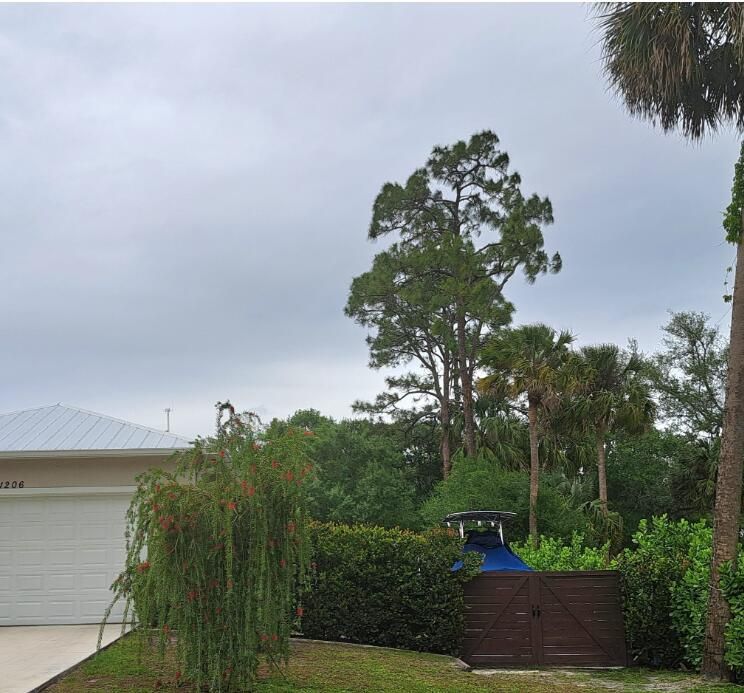 For Sale: $640,000 (3 beds, 2 baths, 1817.5 Square Feet)