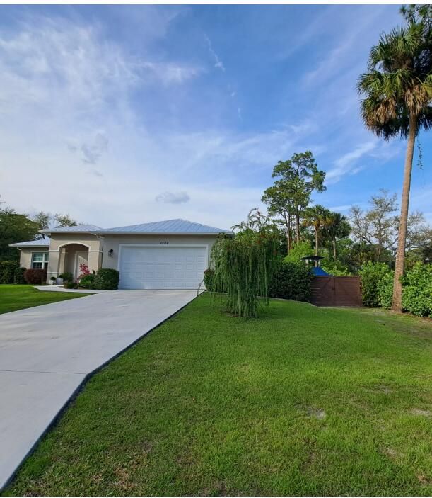 For Sale: $640,000 (3 beds, 2 baths, 1817.5 Square Feet)