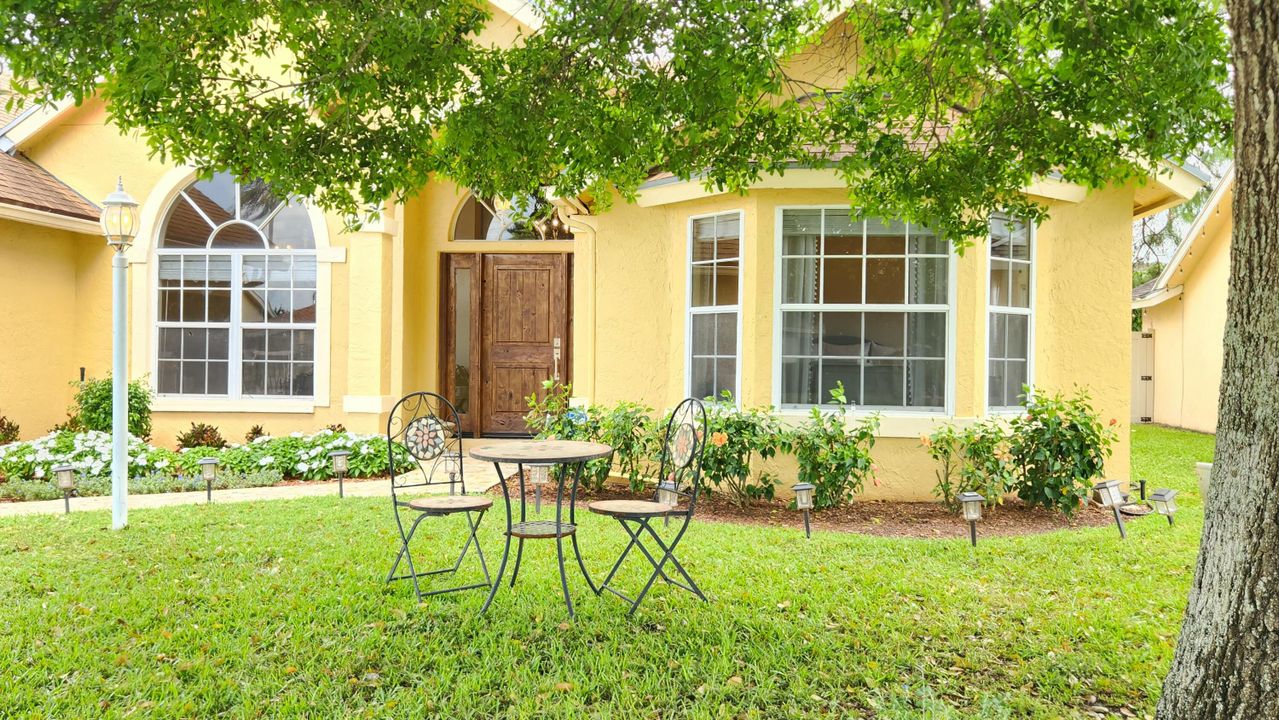 For Sale: $689,000 (3 beds, 2 baths, 1937 Square Feet)