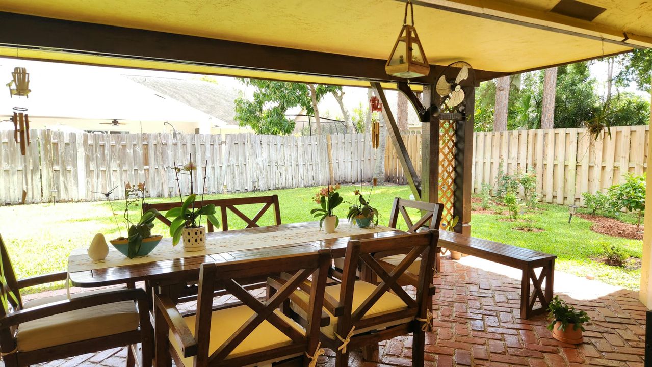 For Sale: $689,000 (3 beds, 2 baths, 1937 Square Feet)