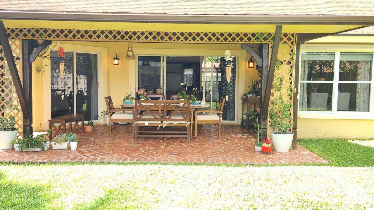 For Sale: $689,000 (3 beds, 2 baths, 1937 Square Feet)