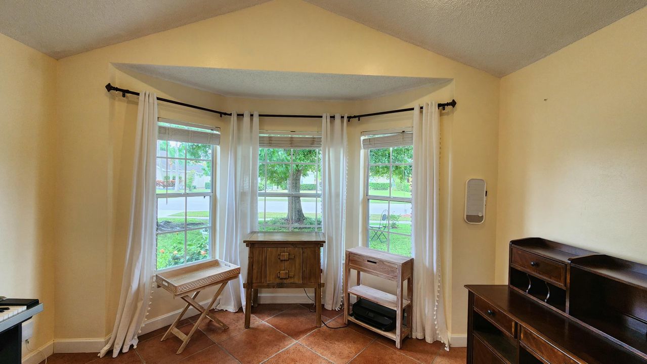 For Sale: $689,000 (3 beds, 2 baths, 1937 Square Feet)