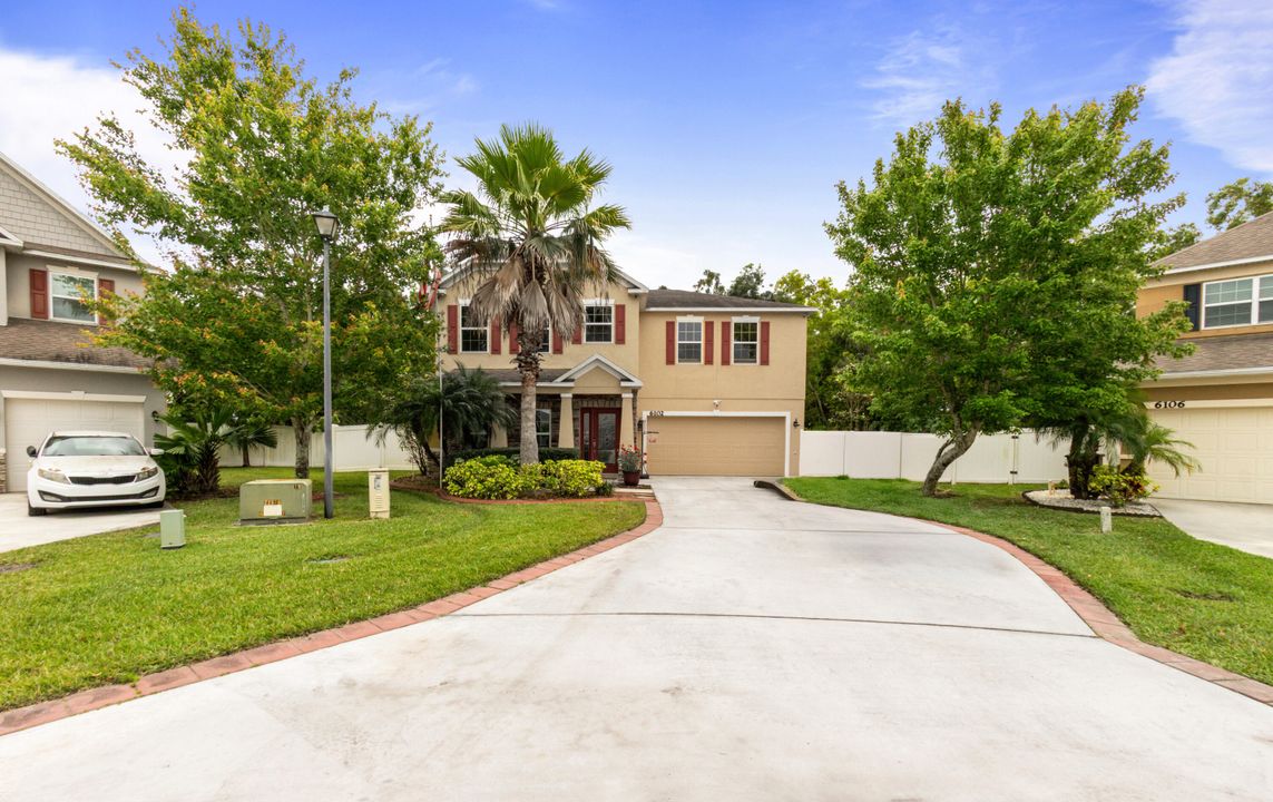 合同活跃: $550,000 (5 贝兹, 4 浴室, 3760 平方英尺)