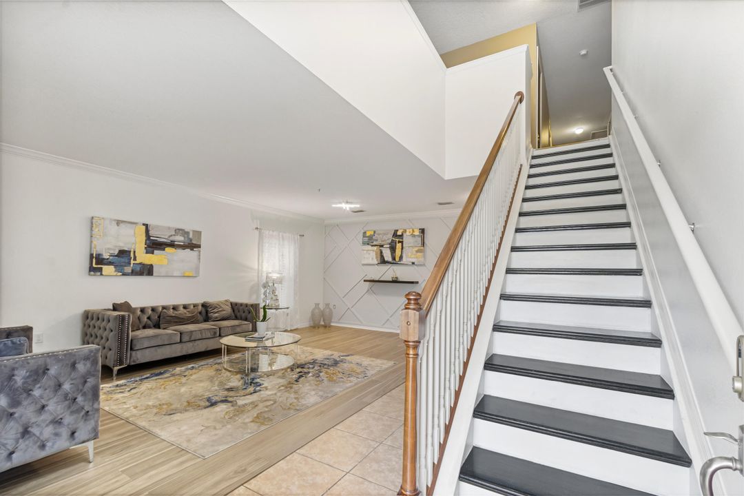 合同活跃: $550,000 (5 贝兹, 4 浴室, 3760 平方英尺)