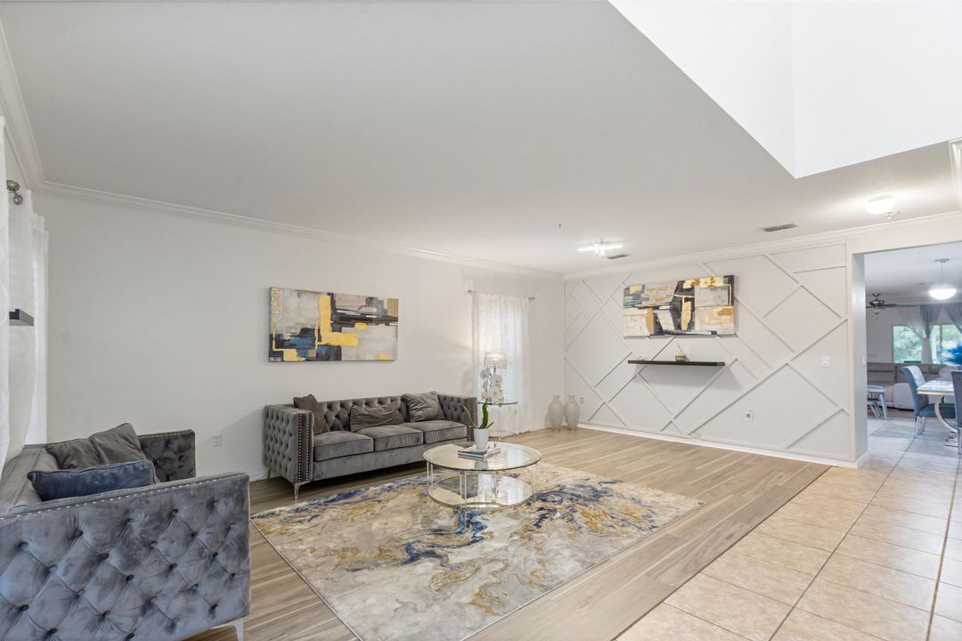 合同活跃: $550,000 (5 贝兹, 4 浴室, 3760 平方英尺)