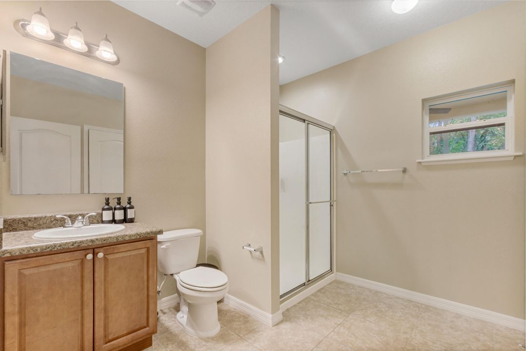 合同活跃: $550,000 (5 贝兹, 4 浴室, 3760 平方英尺)