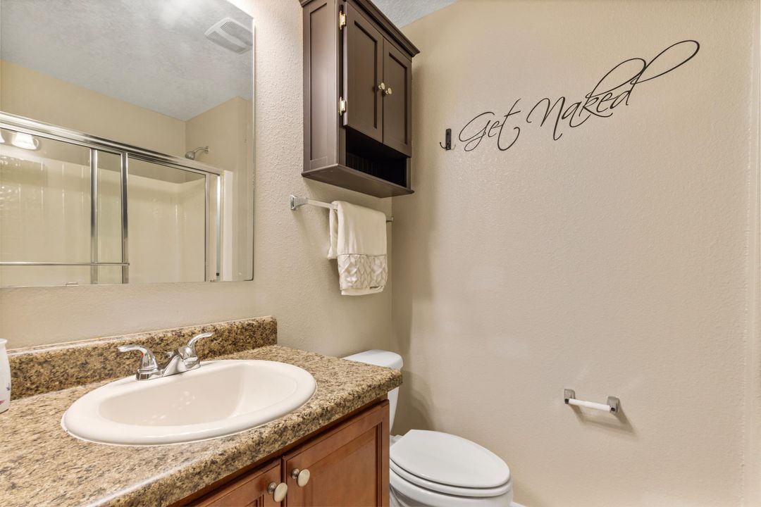 合同活跃: $550,000 (5 贝兹, 4 浴室, 3760 平方英尺)