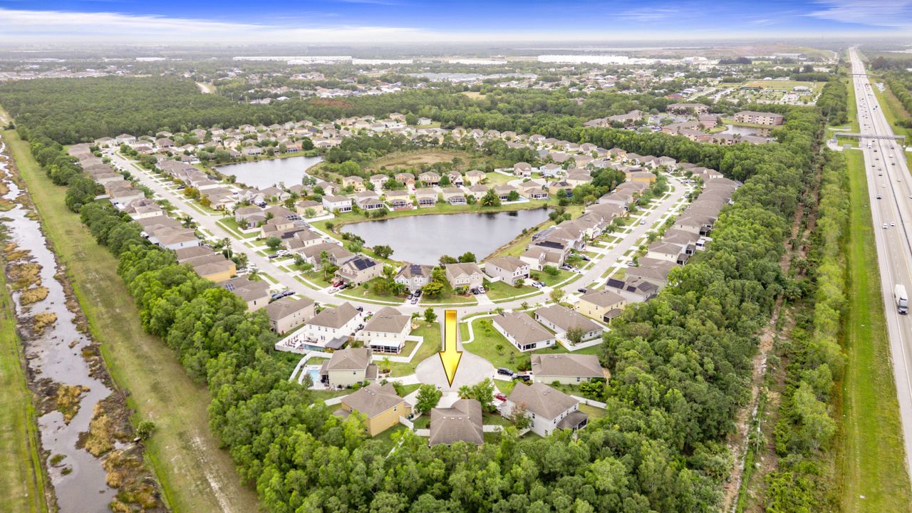 合同活跃: $550,000 (5 贝兹, 4 浴室, 3760 平方英尺)