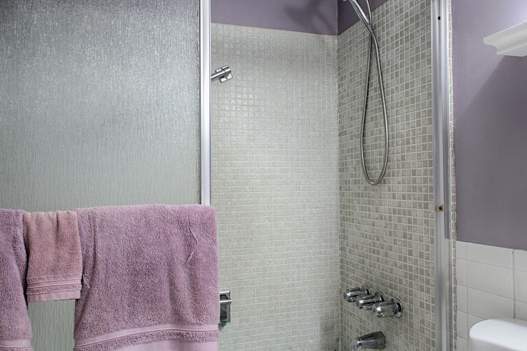 For Sale: $115,000 (1 beds, 1 baths, 646 Square Feet)