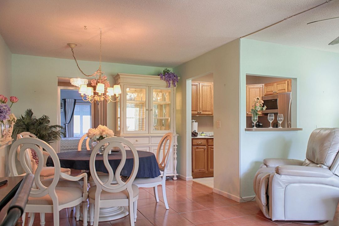 For Sale: $115,000 (1 beds, 1 baths, 646 Square Feet)