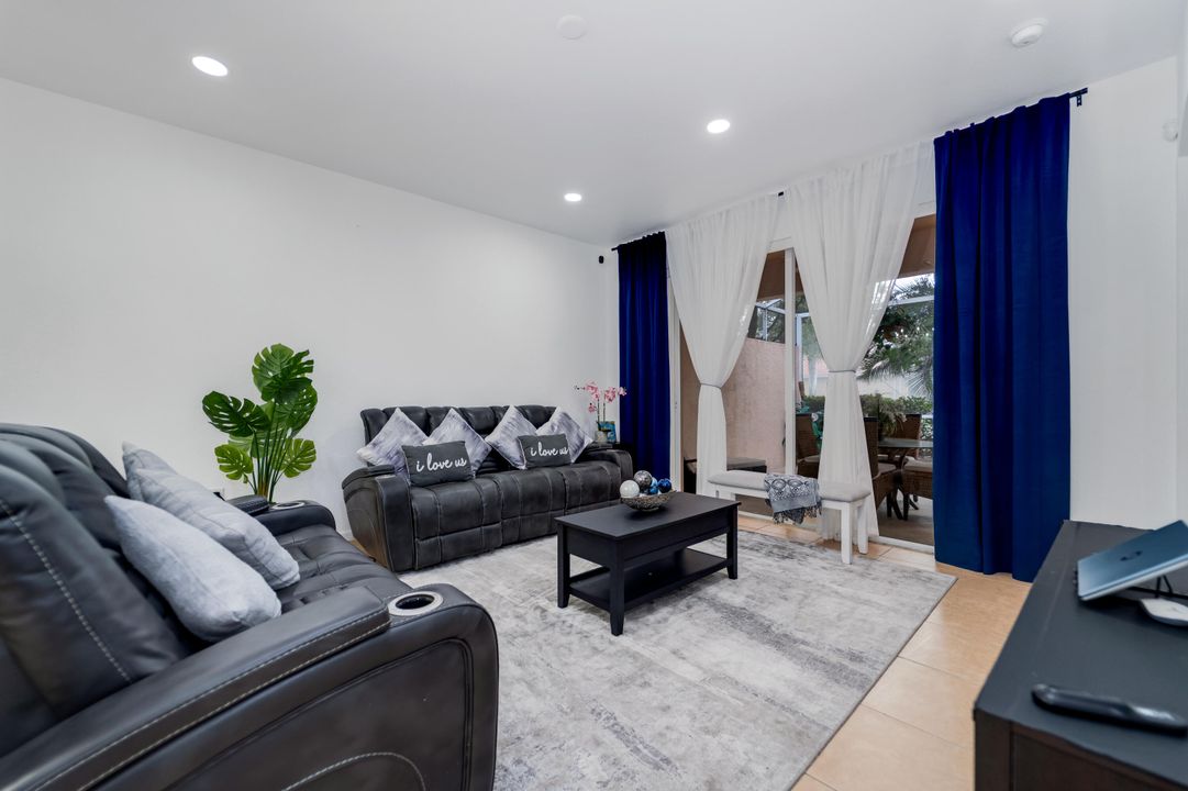 待售: $418,500 (2 贝兹, 2 浴室, 1560 平方英尺)