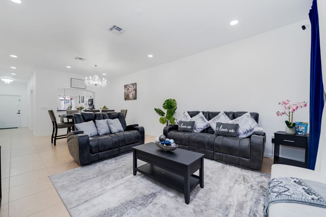 待售: $418,500 (2 贝兹, 2 浴室, 1560 平方英尺)