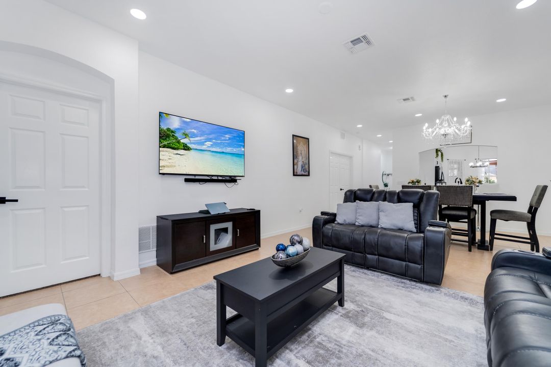 待售: $418,500 (2 贝兹, 2 浴室, 1560 平方英尺)