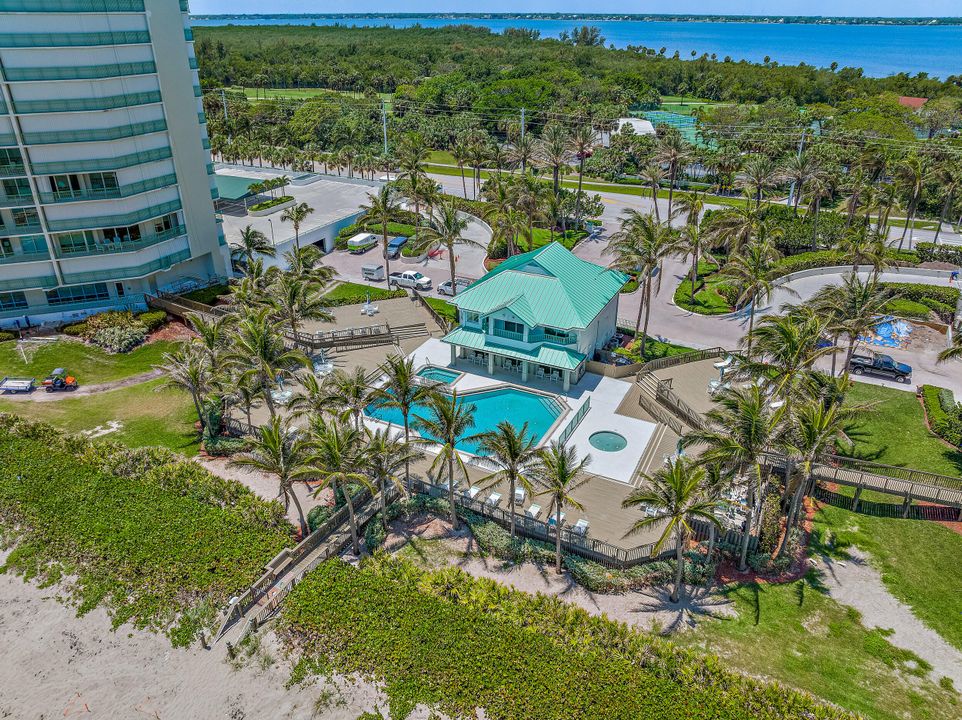 For Sale: $1,100,000 (3 beds, 2 baths, 1929 Square Feet)