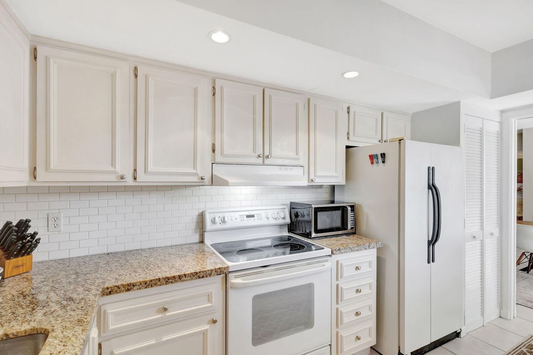 Activo con contrato: $399,000 (2 camas, 2 baños, 1400 Pies cuadrados)