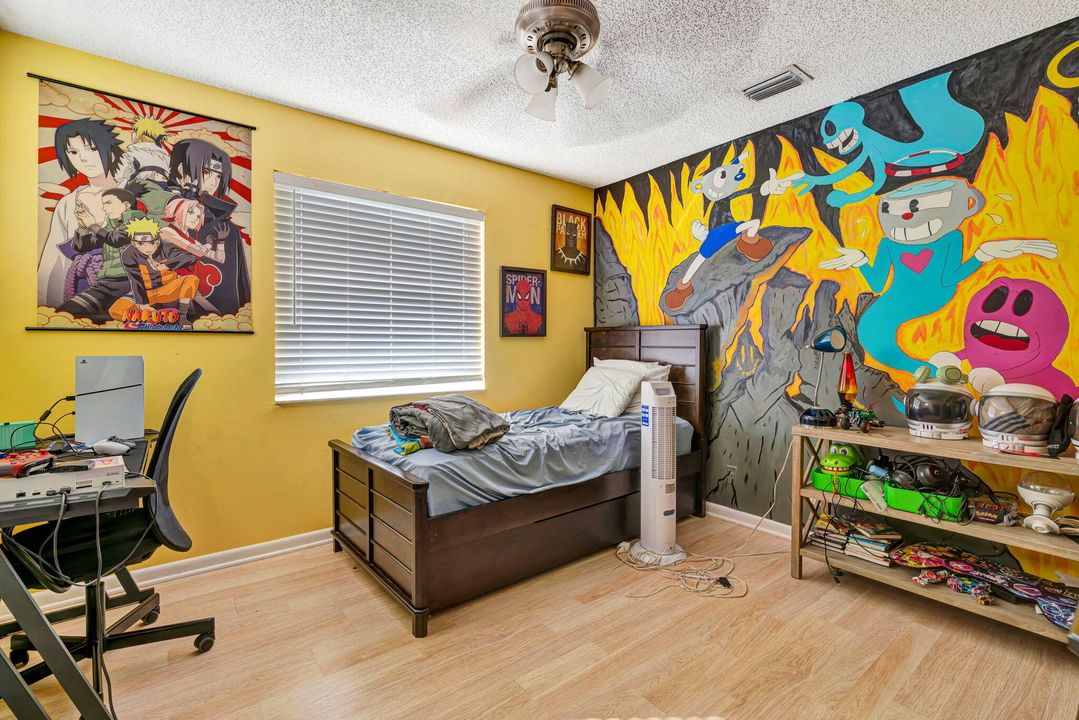 合同活跃: $465,000 (4 贝兹, 2 浴室, 1867 平方英尺)