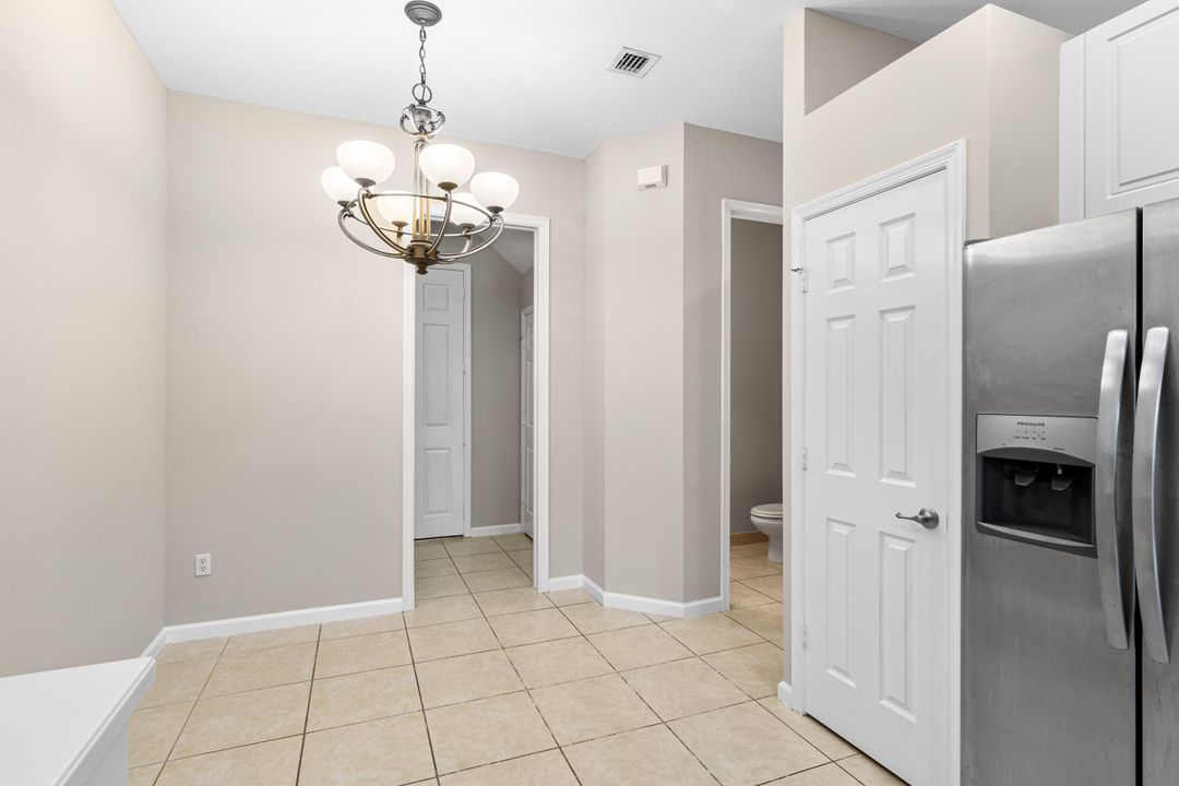 待售: $368,500 (3 贝兹, 2 浴室, 2164 平方英尺)