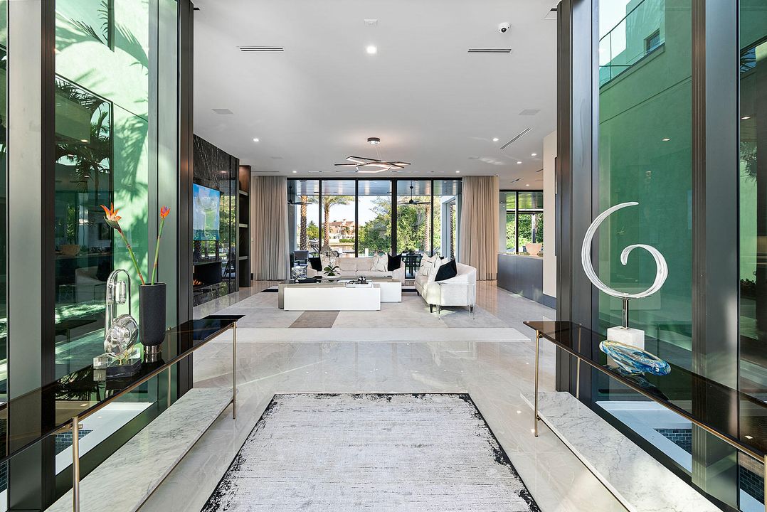 For Sale: $40,000,000 (6 beds, 7 baths, 10660 Square Feet)