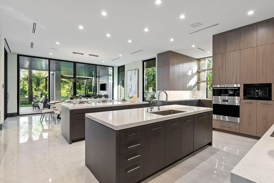 For Sale: $40,000,000 (6 beds, 7 baths, 10660 Square Feet)