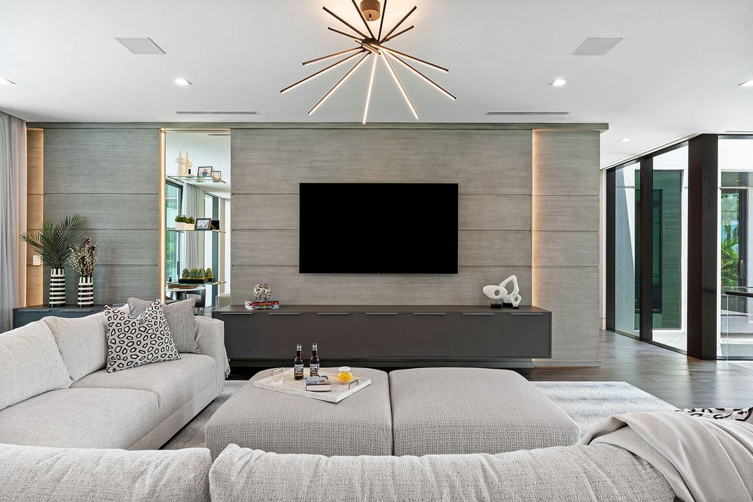 For Sale: $40,000,000 (6 beds, 7 baths, 10660 Square Feet)