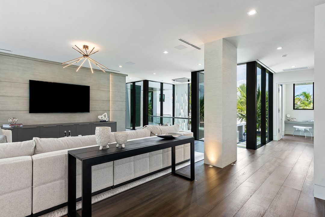 For Sale: $40,000,000 (6 beds, 7 baths, 10660 Square Feet)