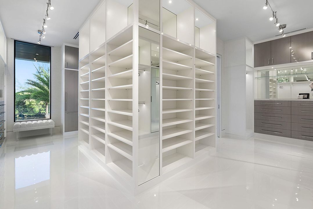 For Sale: $40,000,000 (6 beds, 7 baths, 10660 Square Feet)