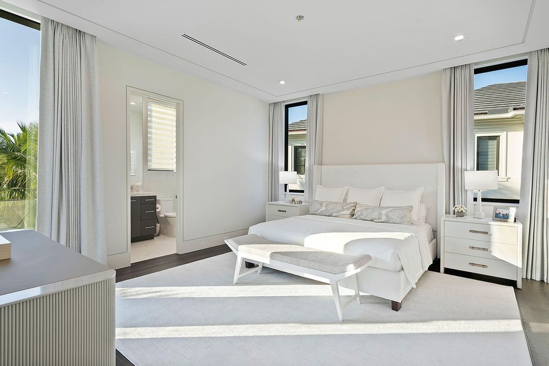 For Sale: $40,000,000 (6 beds, 7 baths, 10660 Square Feet)